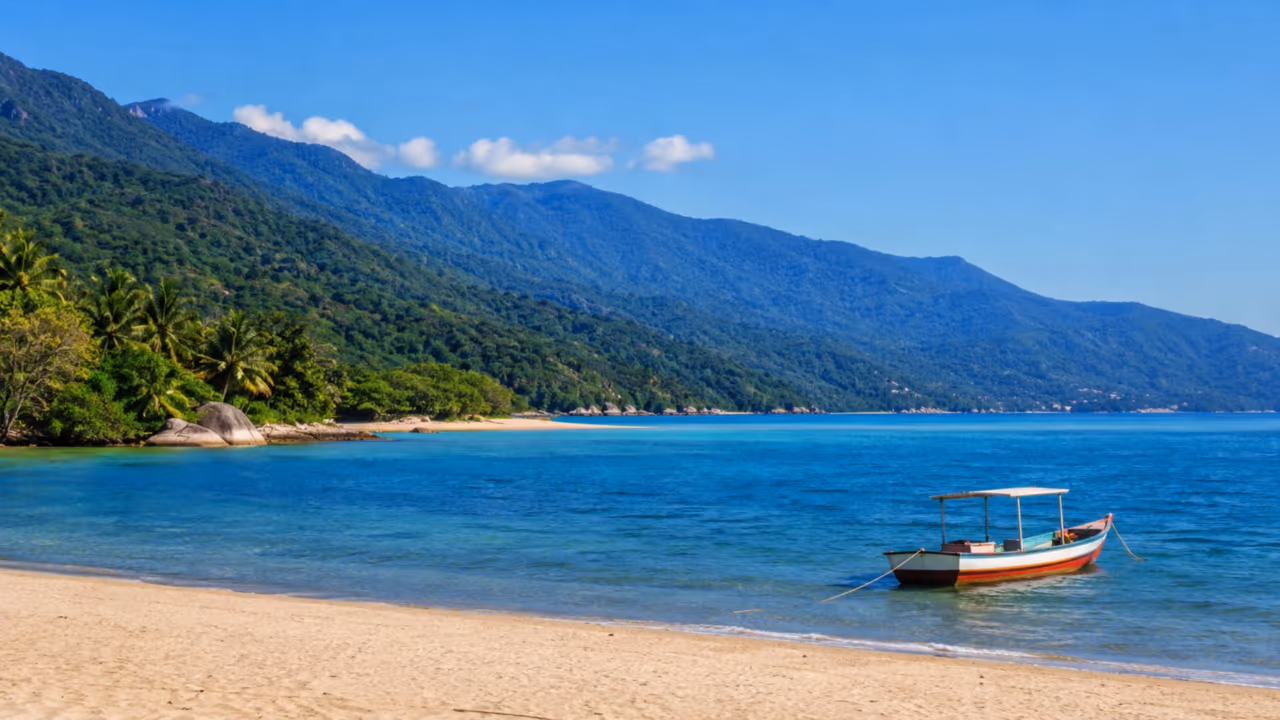 A cidade que mistura praia, Mata Atlântica e uma das ilhas mais desejadas do litoral paulista