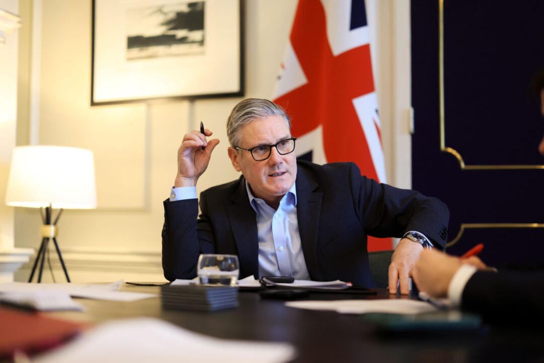 Starmer anuncia renúncia ao cargo de primeiro-ministro britânico