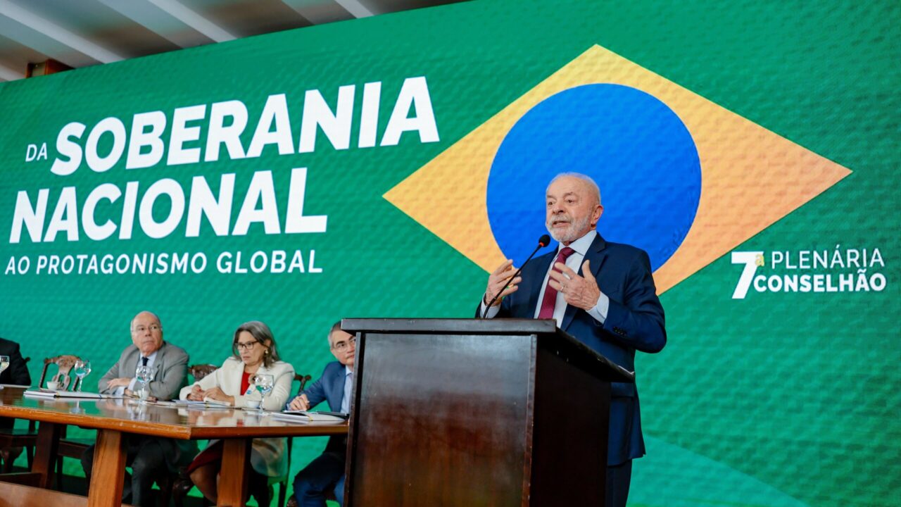 Presidente da bancada da bala apresenta moção de repúdio a Lula