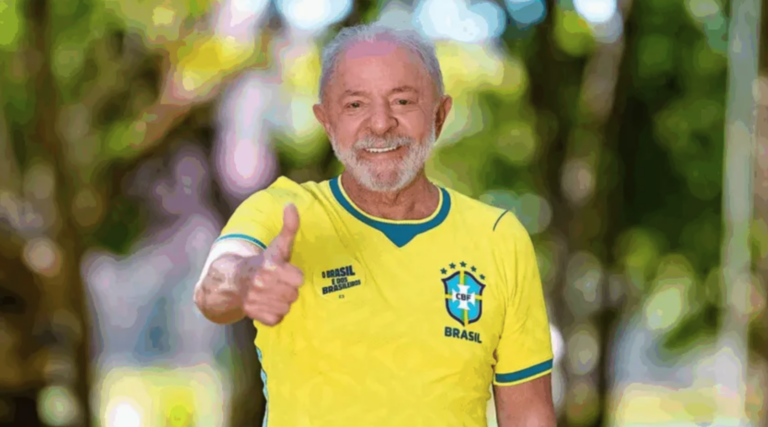 Lula adota o verde e amarelo às vésperas da Copa