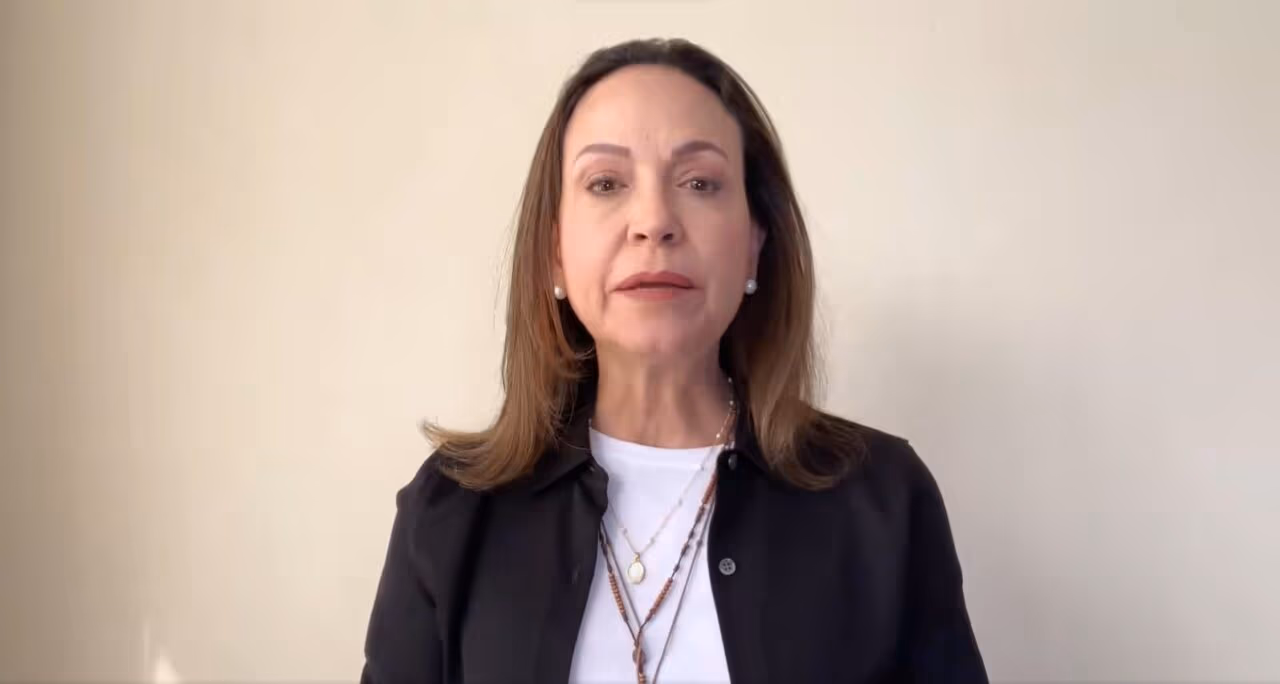 María Corina tenta voltar à Venezuela; EUA não apoiam