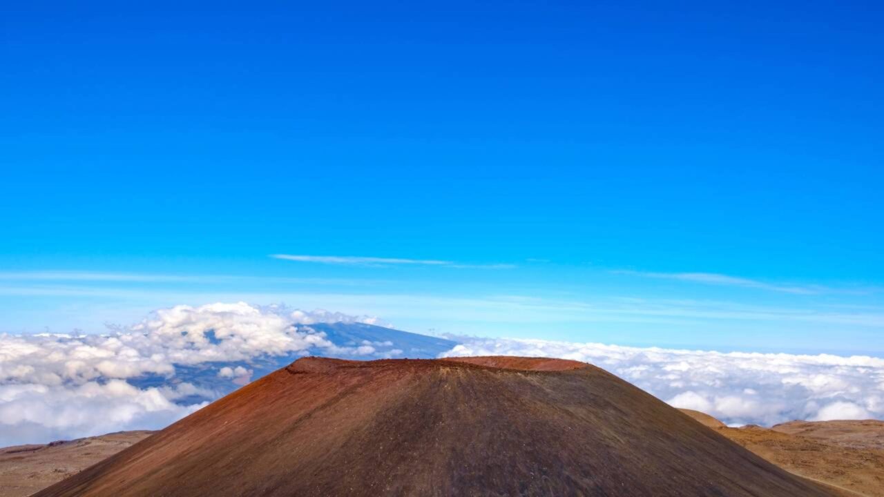 O Everest é a montanha mais alta acima do nível do mar, mas o Mauna Kea, no Havaí, é ainda mais alto quando medido desde sua base no fundo do oceano até o cume