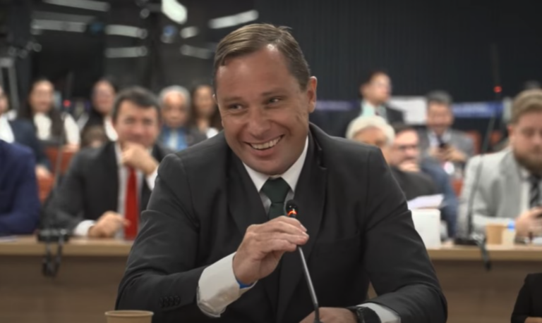 Moraes envia à PGR recurso de Mauro Cid para extinguir pena