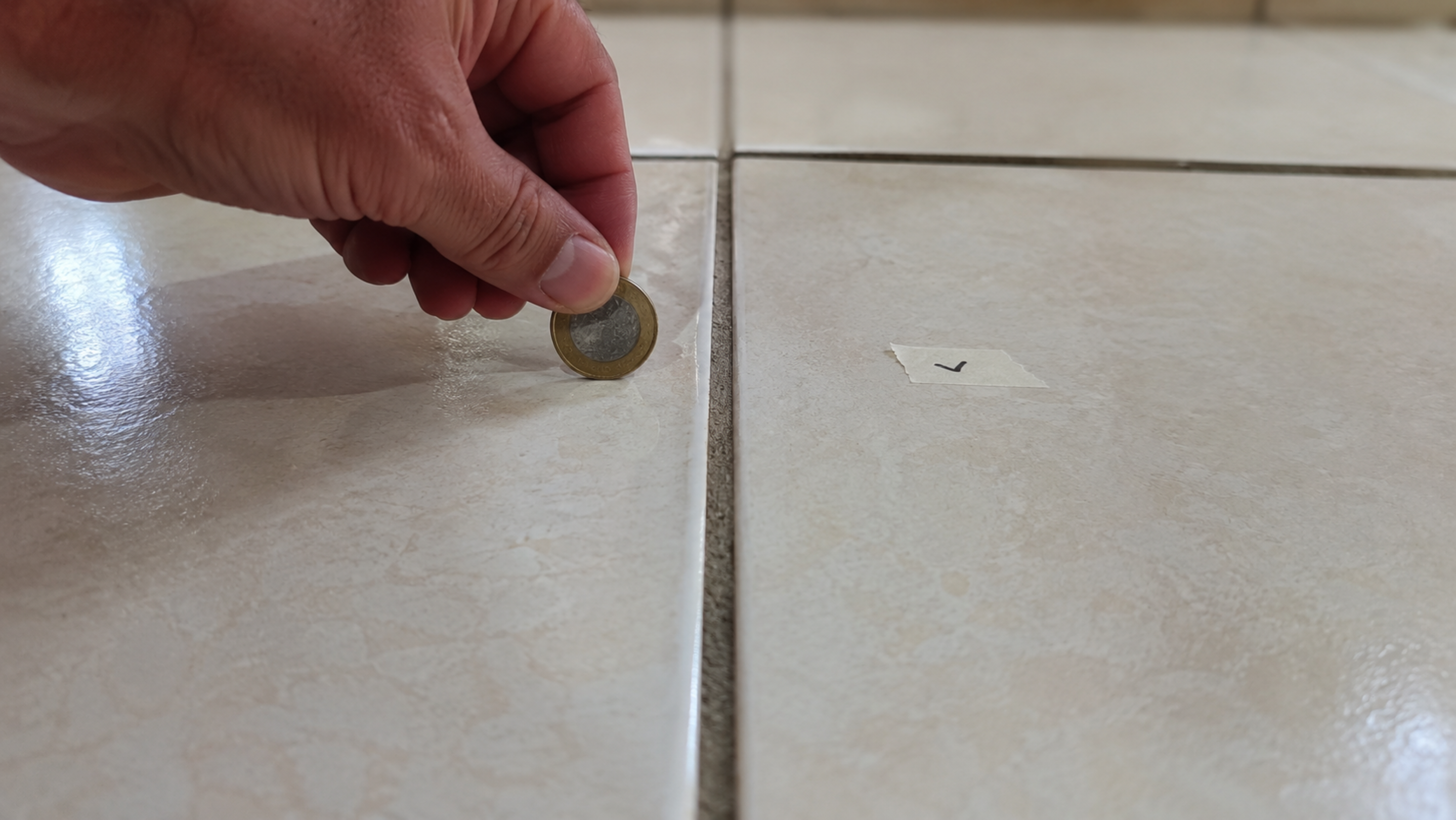 O teste da moeda revela piso oco em segundos e pode evitar uma dor de cabeça enorme depois