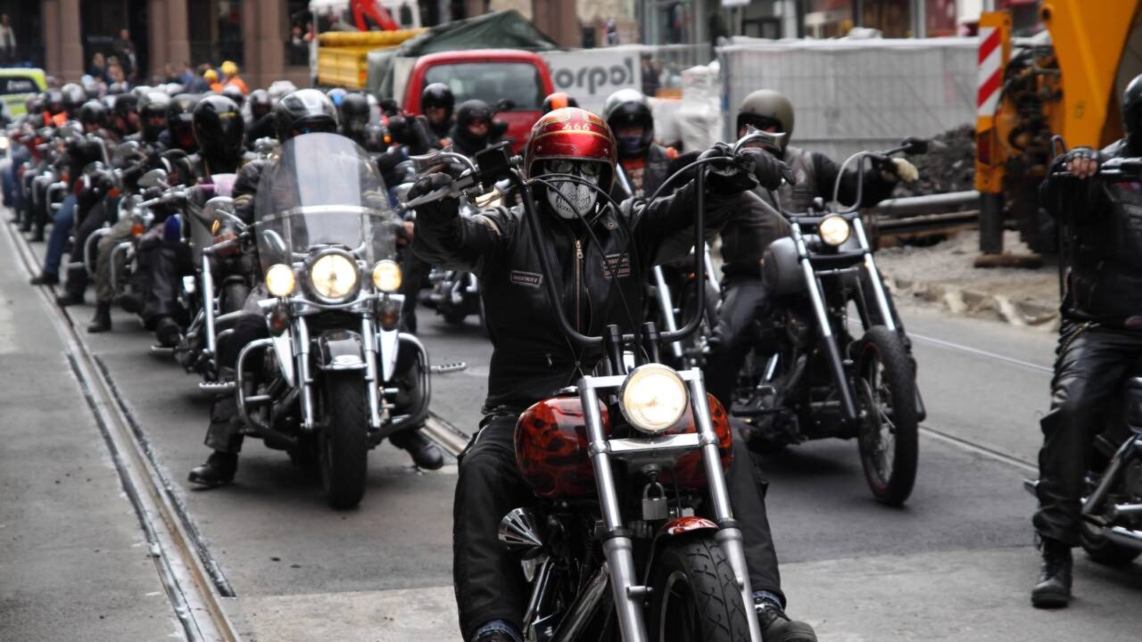 'Não são apenas passeios de bicicleta por diversão', diz a polícia antes da presença de gangues de motoqueiros foras da lei