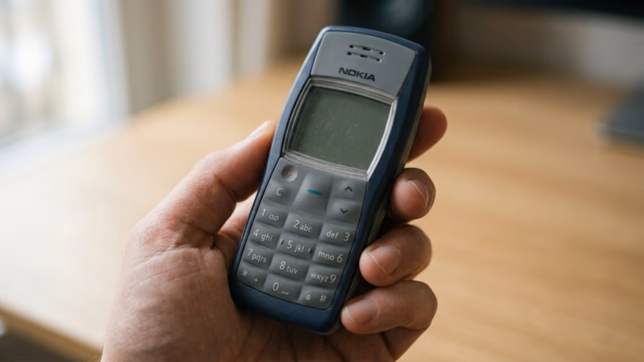 Quanto vale hoje o clássico Nokia 1100, o celular mais vendido da história?