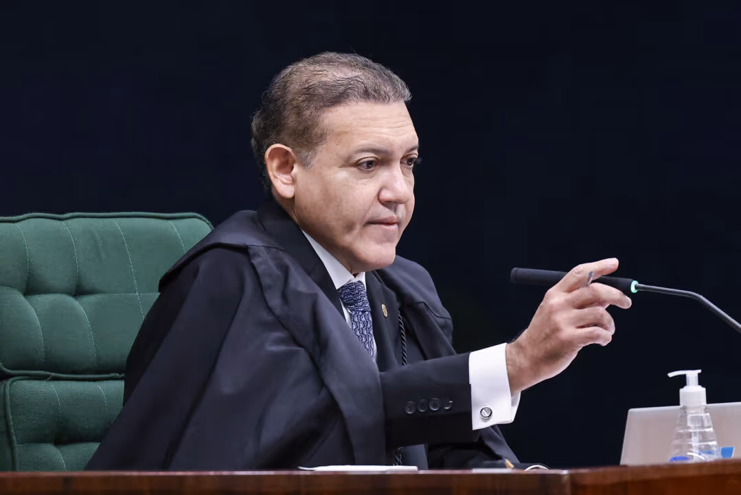 Crusoé: Censura de Nunes Marques é Direito Xandônico com sinal trocado