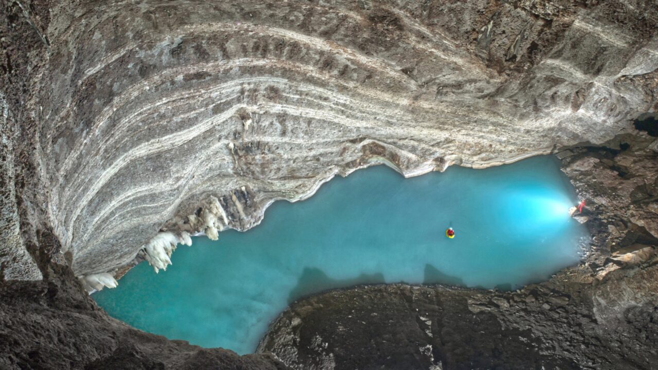 O maior lago termal subterrâneo do mundo está localizado na Albânia