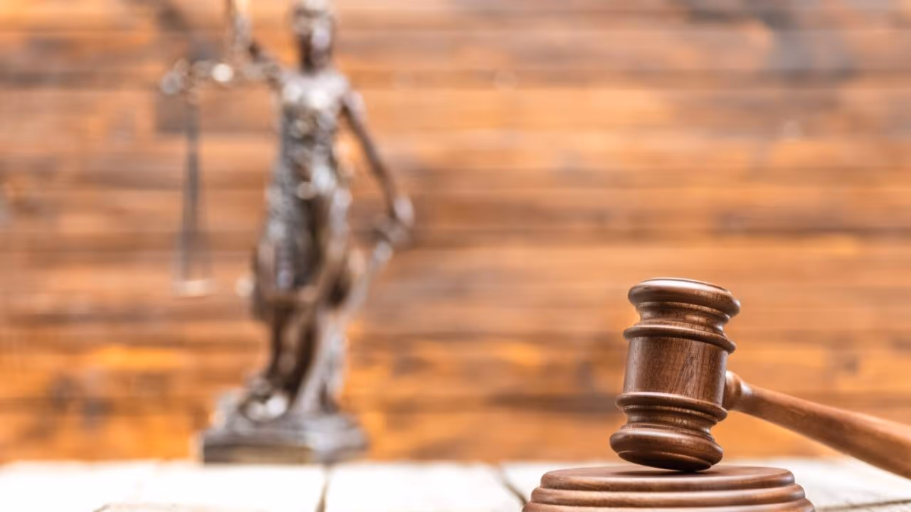 O que diz a lei sobre imputar crime sem prova em site de reclamação?