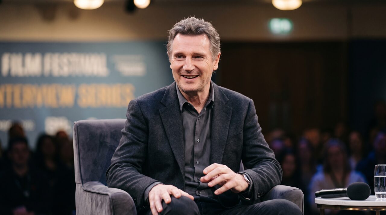 As reflexões de Liam Neeson sobre amizade e solidão na terceira idade.