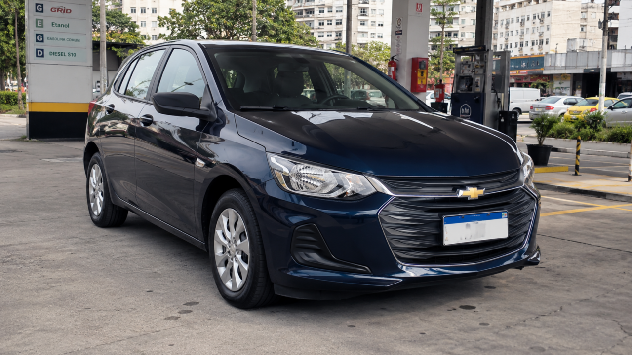 Faz mais de 16 km por litro na estrada com gasolina e virou um dos hatches mais procurados por quem quer economia sem cara de carro velho