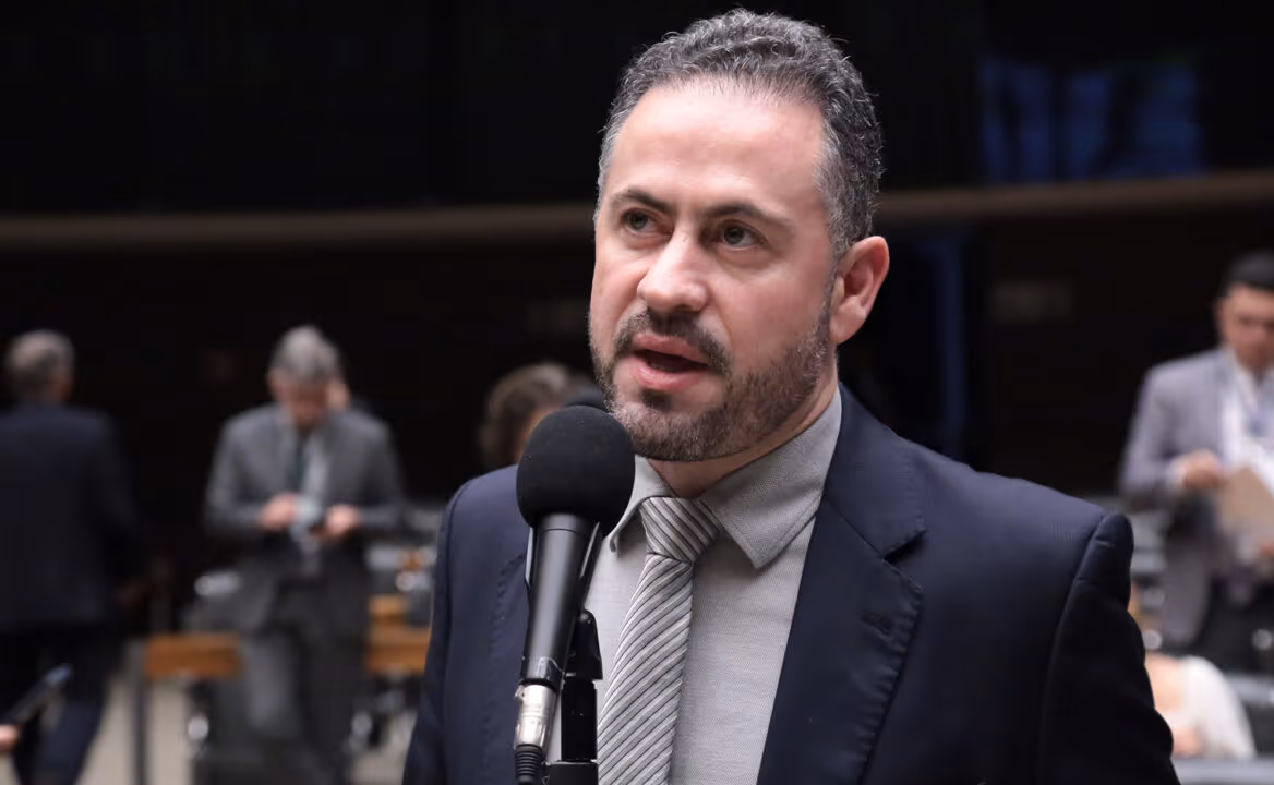 PEC 6×1: petista é processado por submeter motorista a jornadas de 16h
