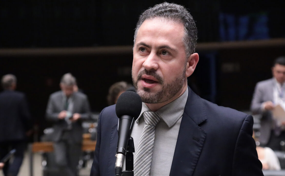 PEC 6×1: petista é processado por submeter motorista a jornadas de 16h