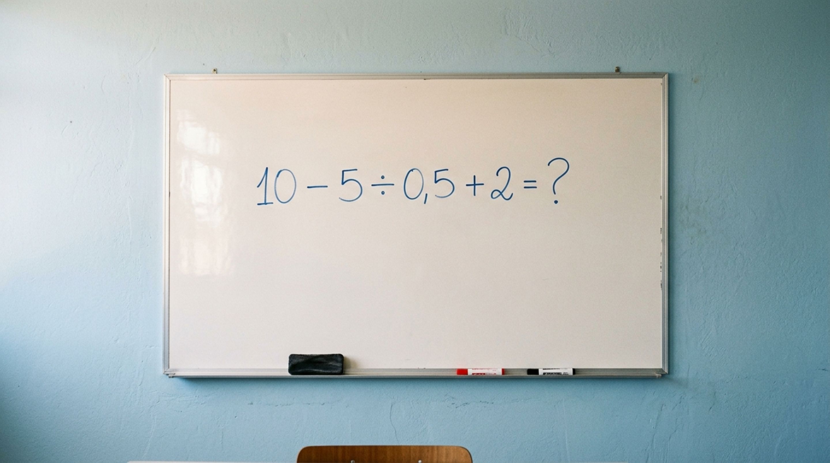 A conta 10 – 5 ÷ 0,5 + 2 confunde milhares por causa de um e