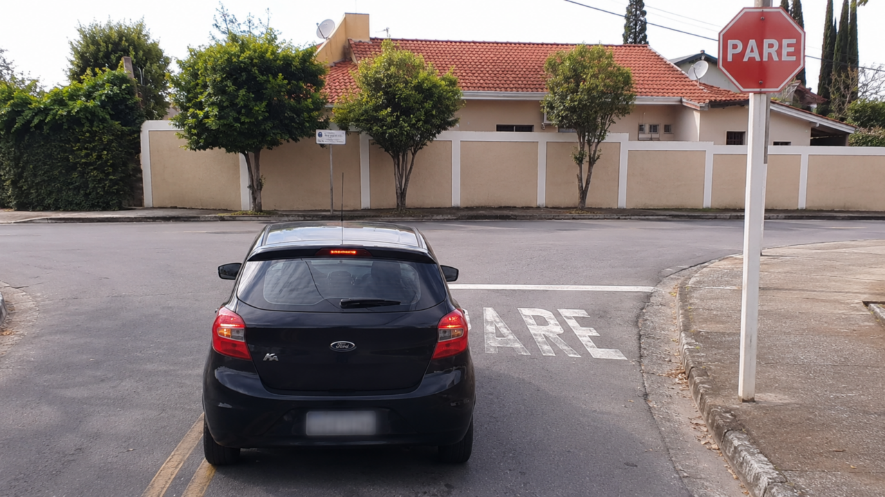 O erro no cruzamento que parece pequeno, mas o CTB trata como infração gravíssima