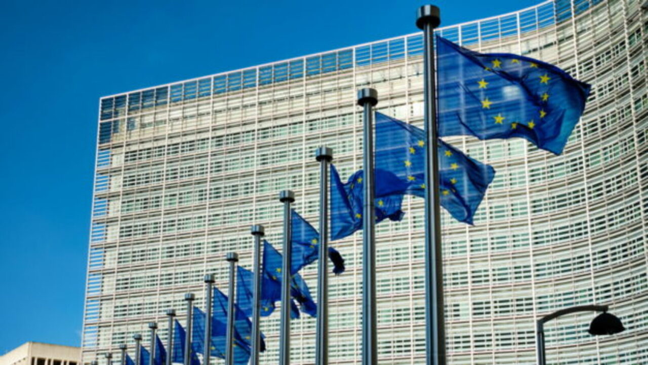 UE muda regras para deportação de imigrantes irregulares