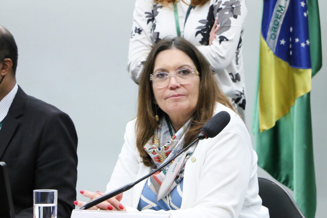 Crusoé: Bia Kicis lamenta vídeo de Michelle sobre Flávio: “Caiu como uma bomba”
