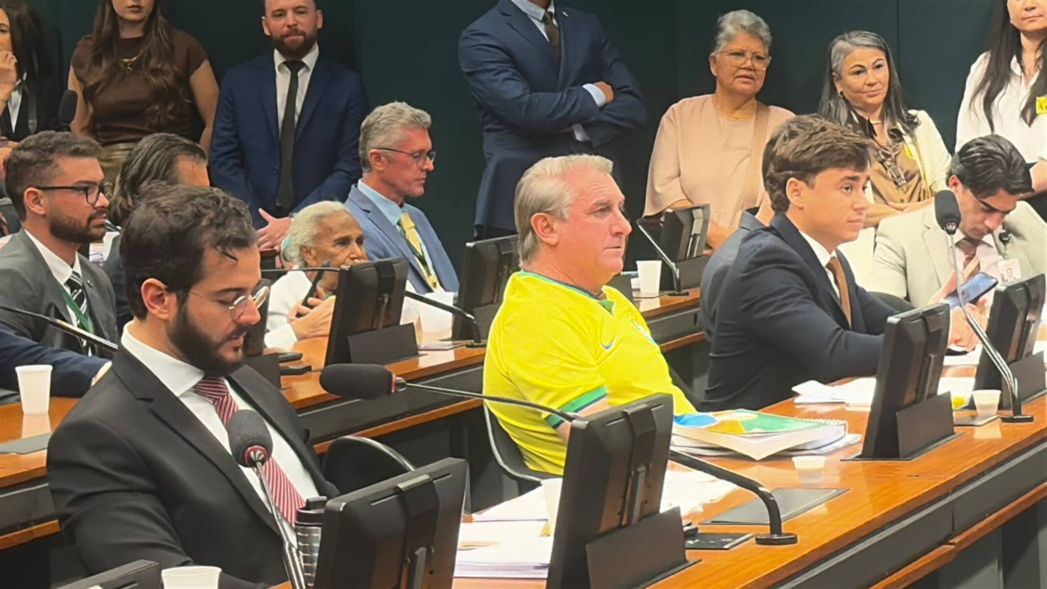 “Bolsonaro da Shopee” e “senhorinha da Bíblia” aco