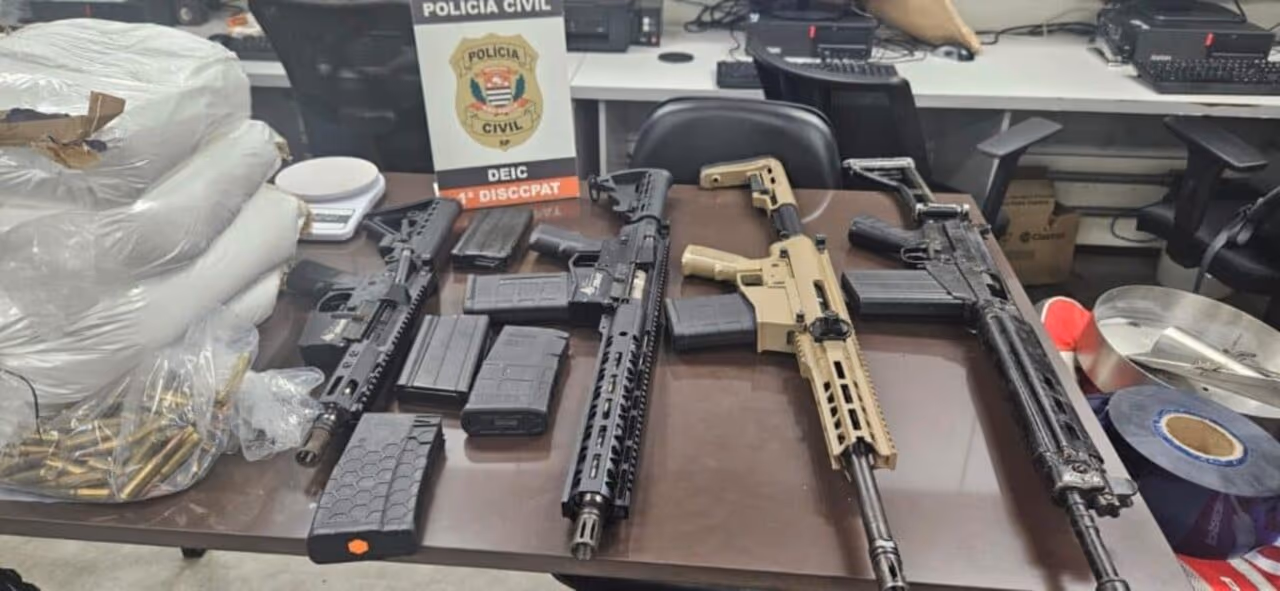 Operação policial contra facção criminosa apreende fuzis em SP