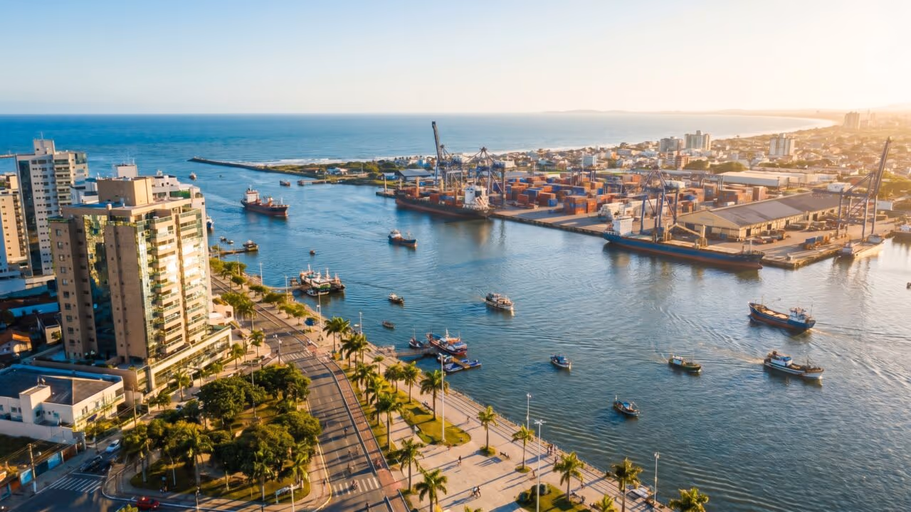 O porto que move a 2ª maior economia de Santa Catarina e tem o 4º metro quadrado mais caro do Brasil em 2026