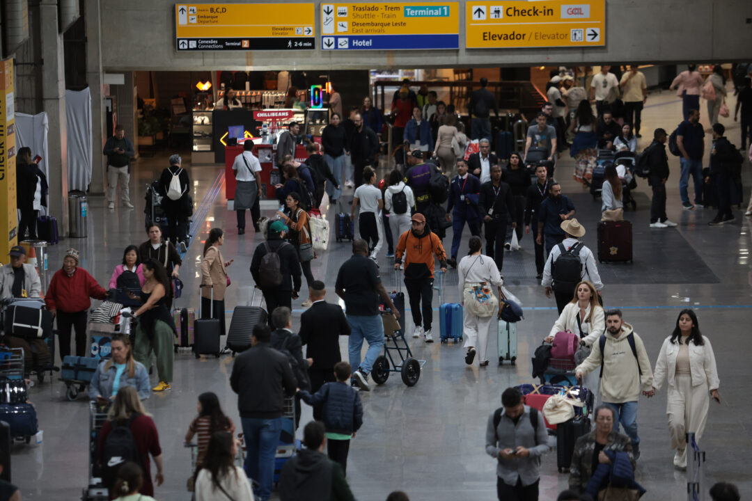 Pane suspende voos e decolagens em aeroportos de SP