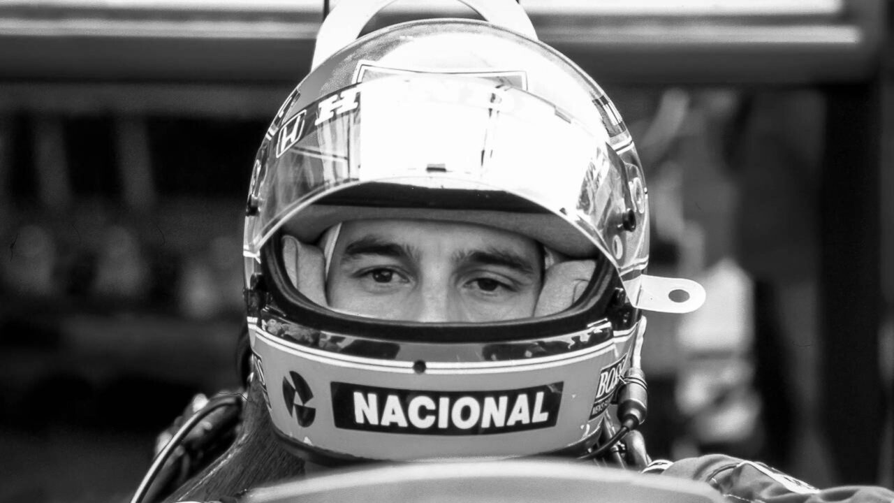 Ayrton Senna, ídolo brasileiro que transformou risco, foco e excelência em uma filosofia de vida: “No que diz respeito ao desempenho, ao compromisso, ao esforço, à dedicação, não existe meio-termo”