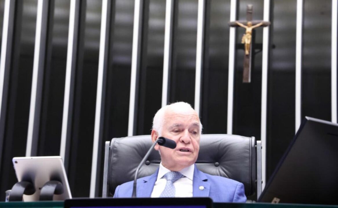 Bancada evangélica quer PEC das igrejas aprovada “o mais breve possível”