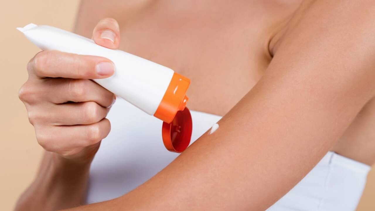 Pela primeira vez em 20 anos, a FDA aprova um novo ingrediente para protetores solares, oferecendo uma ferramenta mais eficaz contra os danos causados pelos raios UVA e UVB