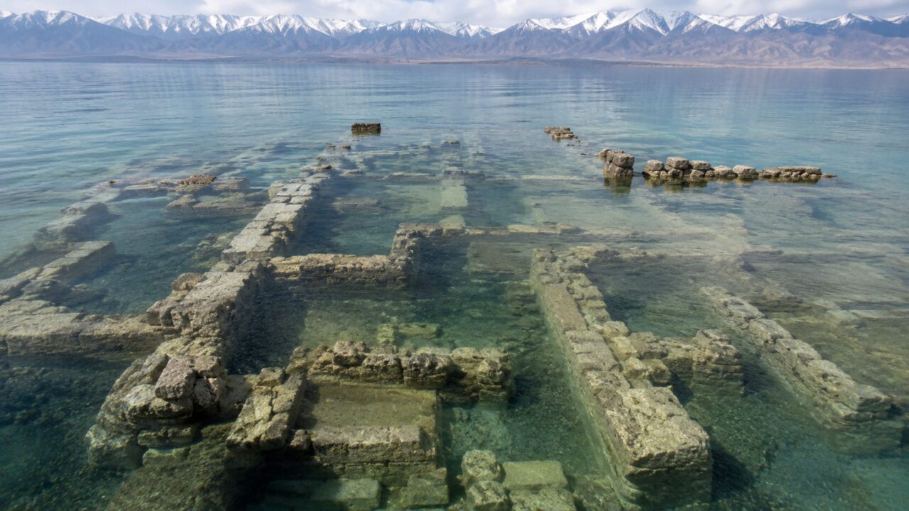 Uma cidade submersa entre 3 e 13 pés de água pode ter sido engolida por terremoto no início dos anos 1400