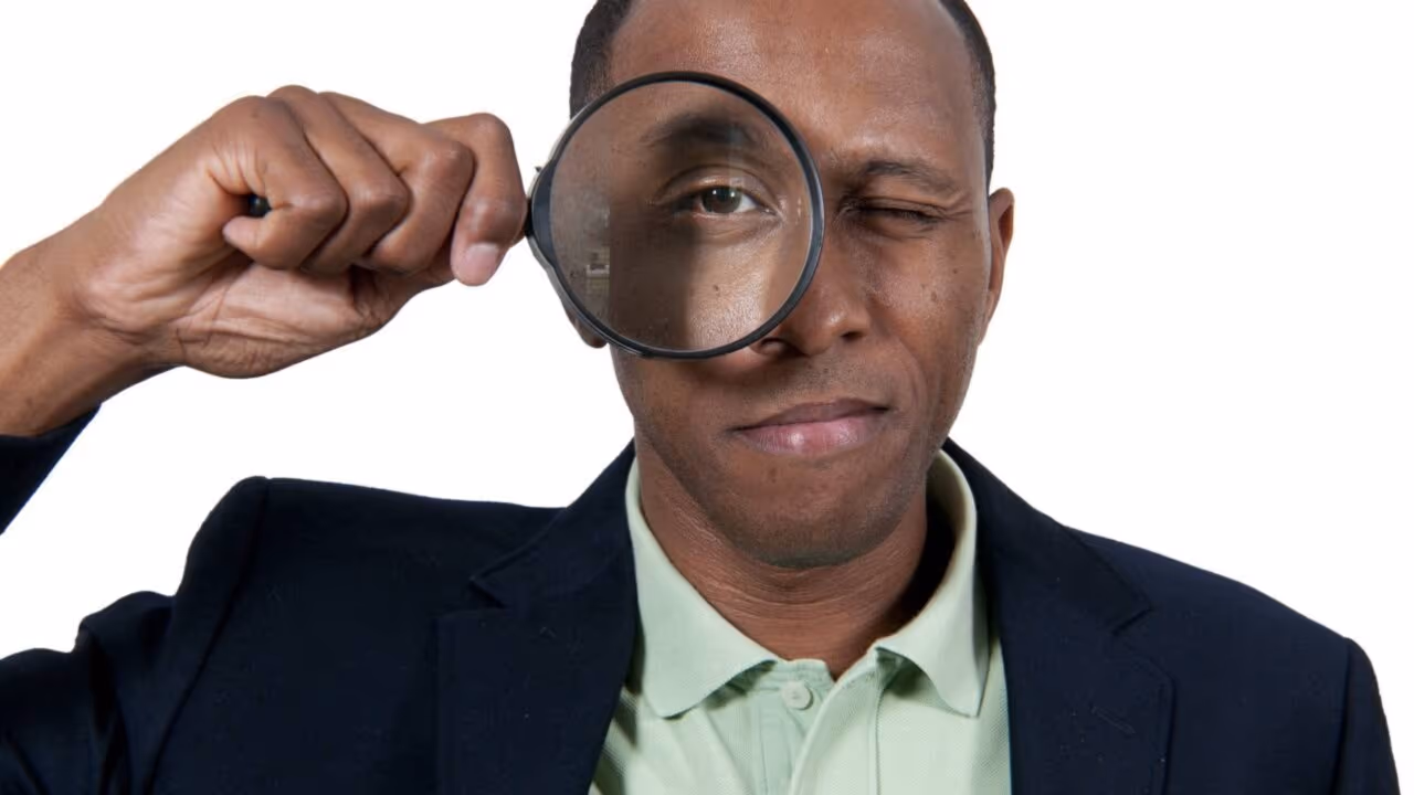 Um estudo diz que pessoas mais curiosas podem aprender melhor e esse traço aparece antes mesmo da resposta certa