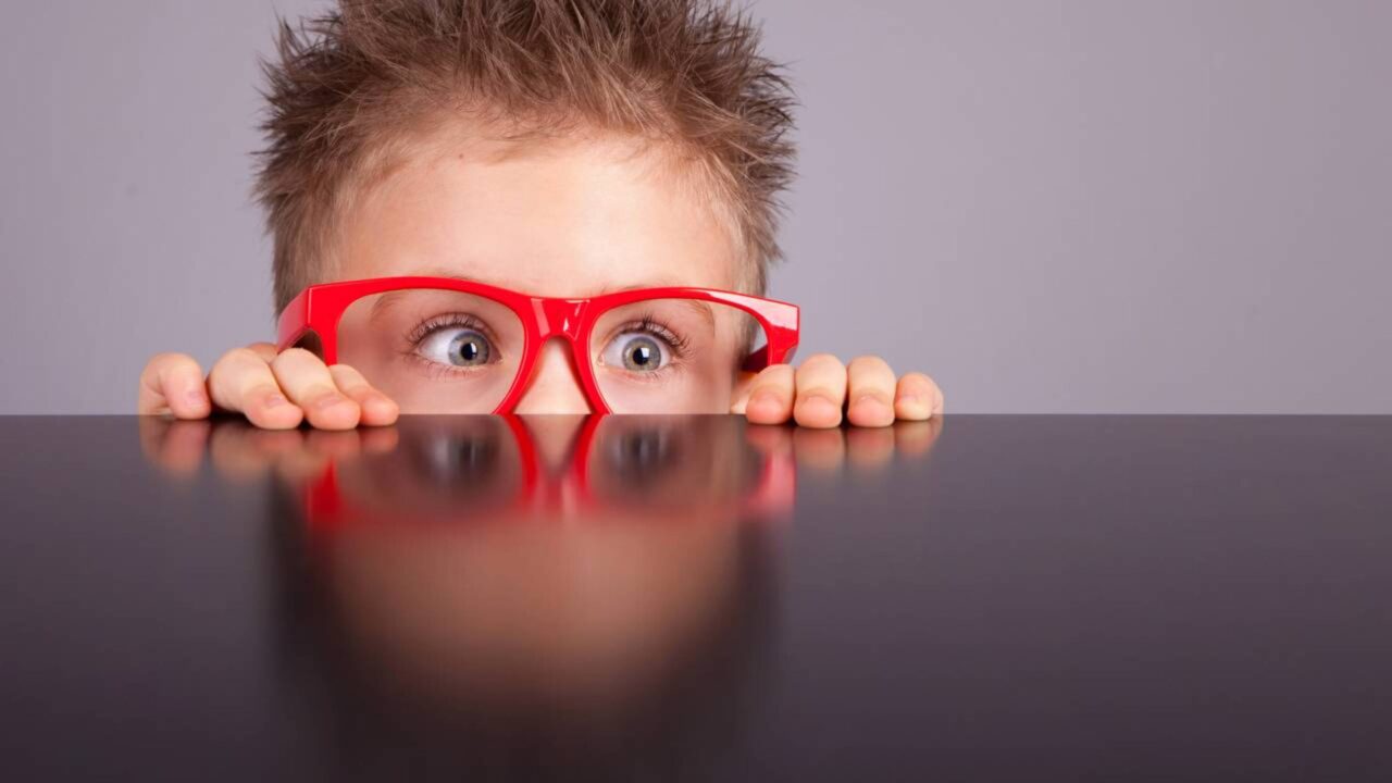 Um estudo diz que pessoas mais curiosas podem aprender melhor e esse traço aparece antes mesmo da resposta certa