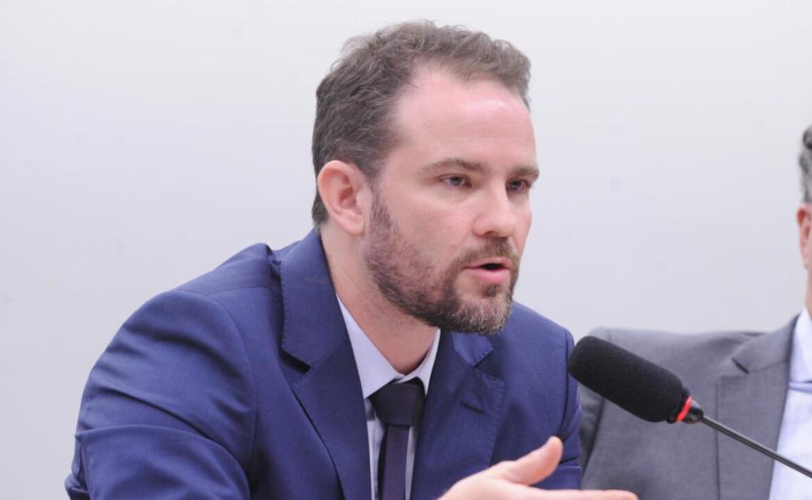 Governo prepara ofensiva contra propaganda de bets durante a Copa