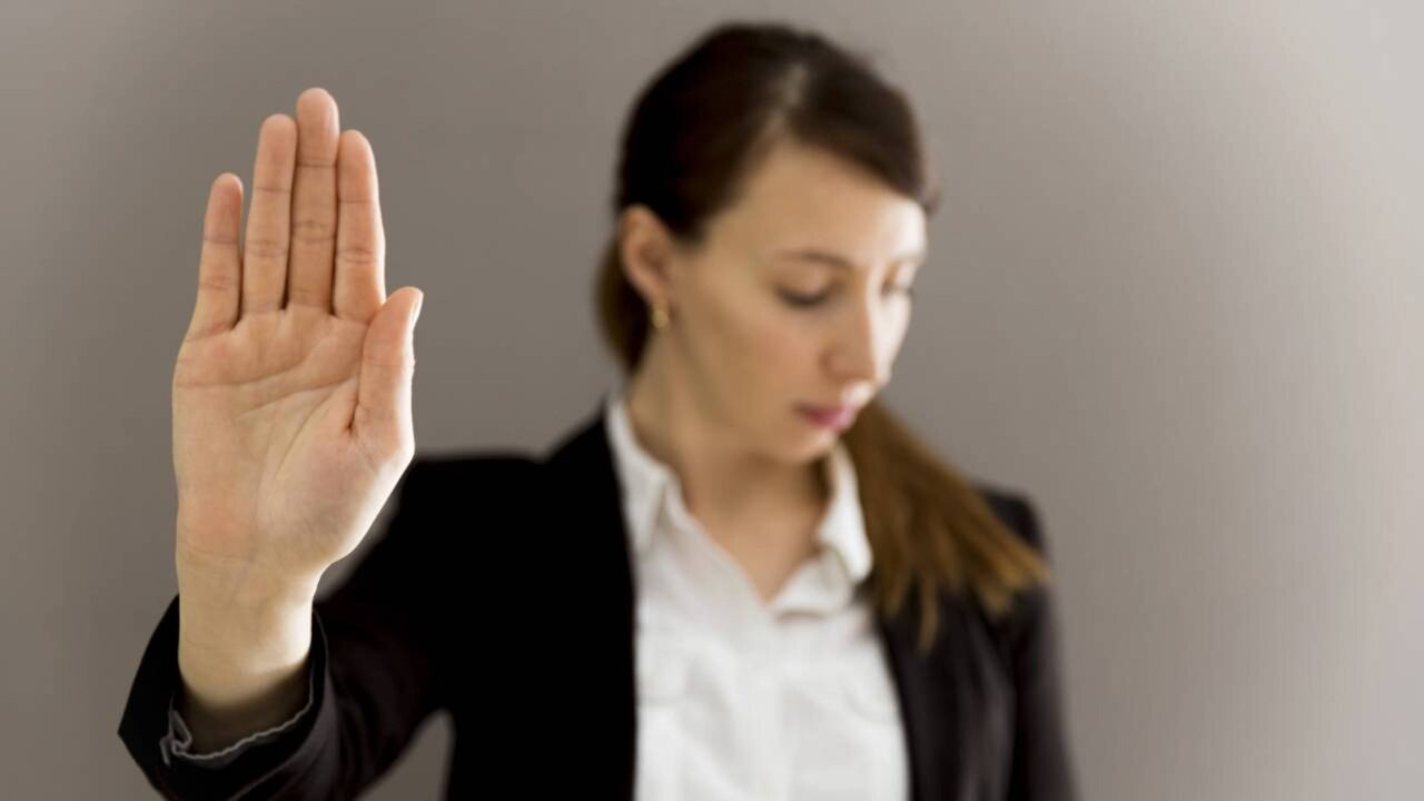 A psicologia aponta que pessoas que conseguem dizer “não” sem se explicar demais costumam ter um traço forte de autoestima