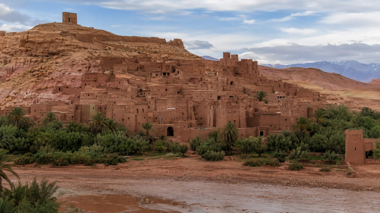 Arquitetura de terra e caminhos do ksar marroquino