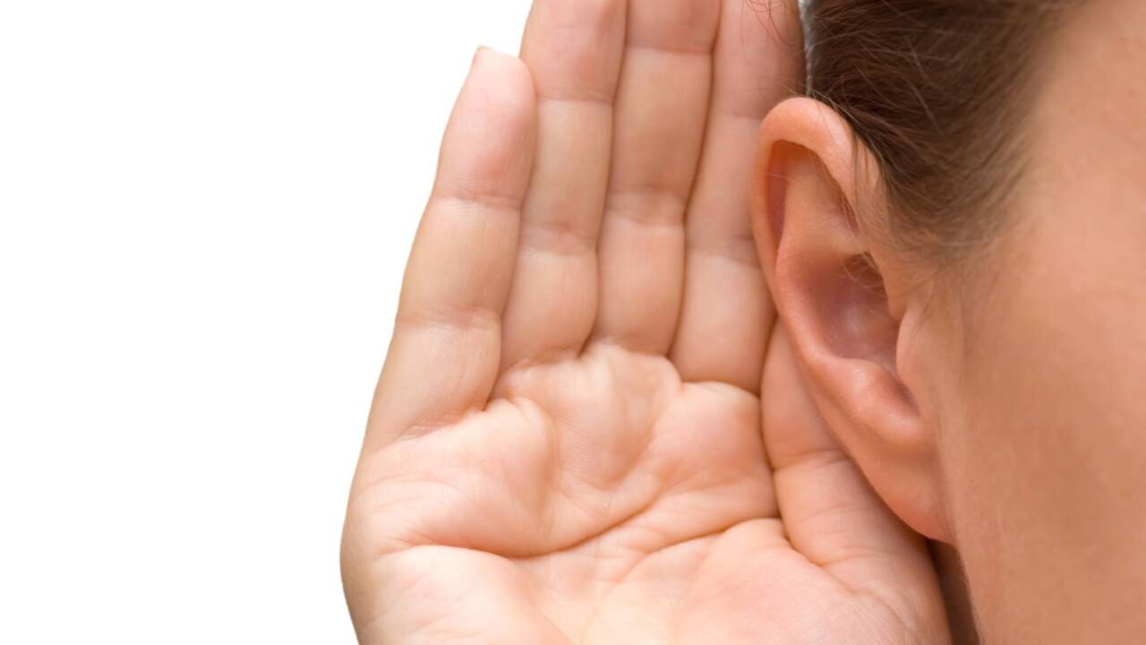 Existe um comportamento discreto em pessoas inteligentes que quase sempre passa despercebido nas conversas