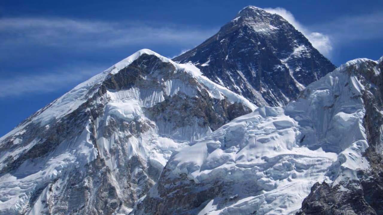 O Everest é a montanha mais alta acima do nível do mar, mas o Mauna Kea, no Havaí, é ainda mais alto quando medido desde sua base no fundo do oceano até o cume
