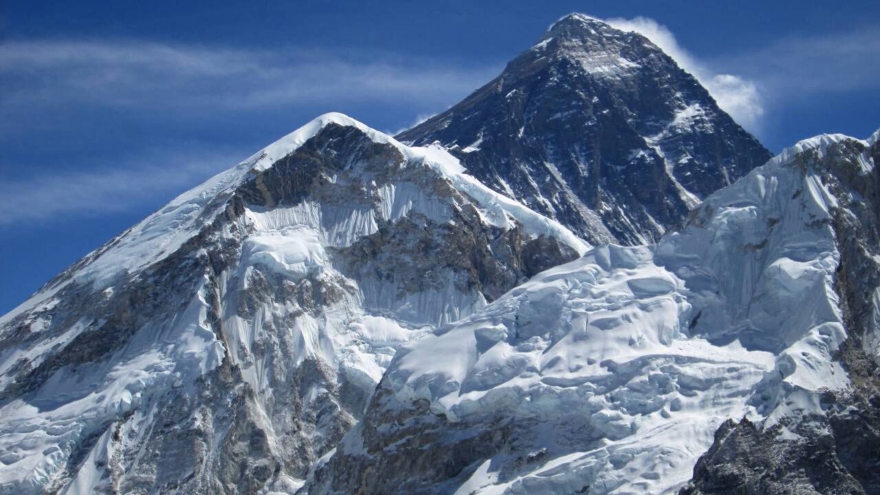 O Everest é a montanha mais alta acima do nível do mar, mas o Mauna Kea, no Havaí, é ainda mais alto quando medido desde sua base no fundo do oceano até o cume