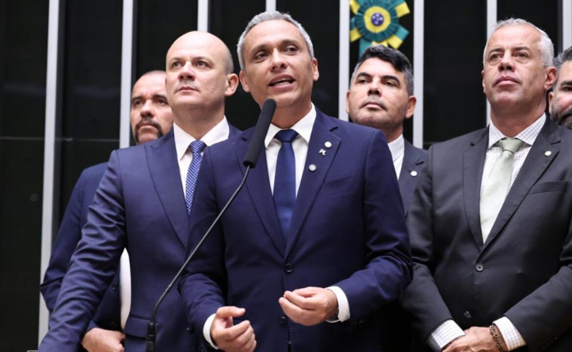Líder da minoria cobra explicação de ministro de Lula sobre alerta falso
