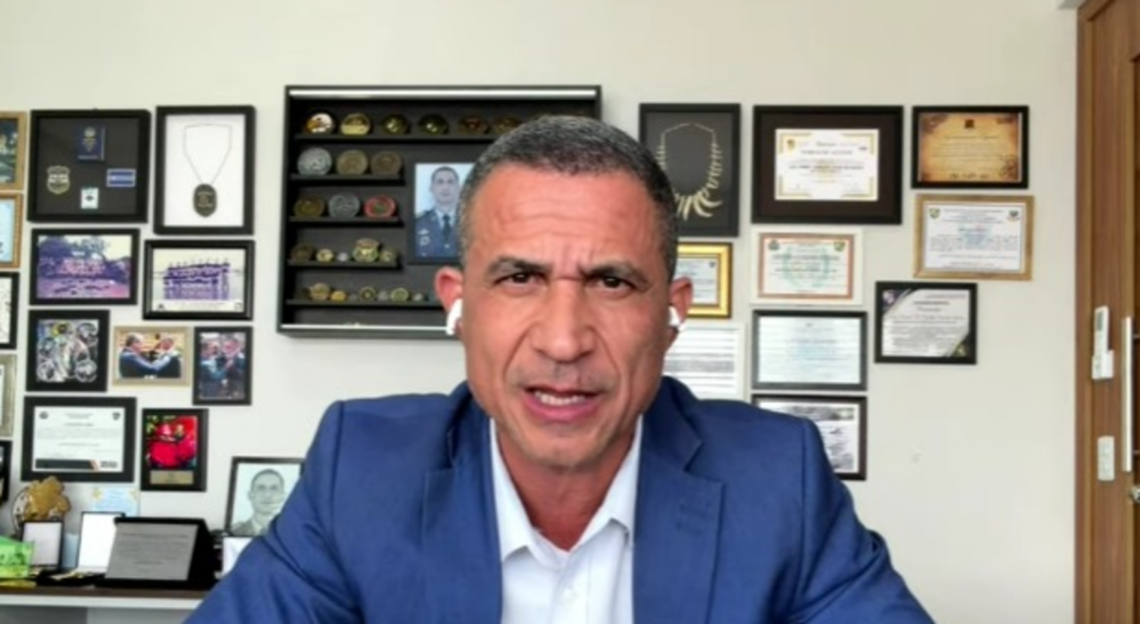 Assis reage à promotora que chamou menção a Deus de inconstitucional