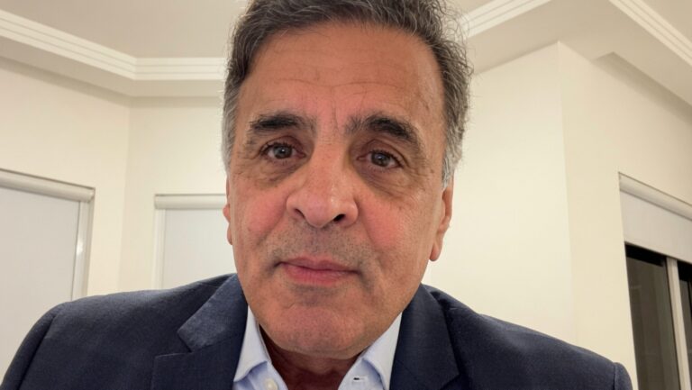 Aécio encontra um discurso para a queda
