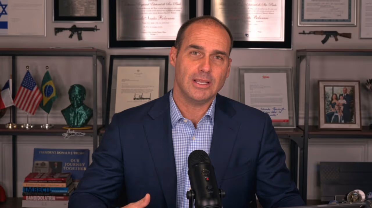 Eduardo Bolsonaro vê espaço para negociar sobre Pix com EUA