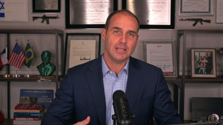 “Por mim rompia geral com o partido Novo”, diz Eduardo Bolsonaro