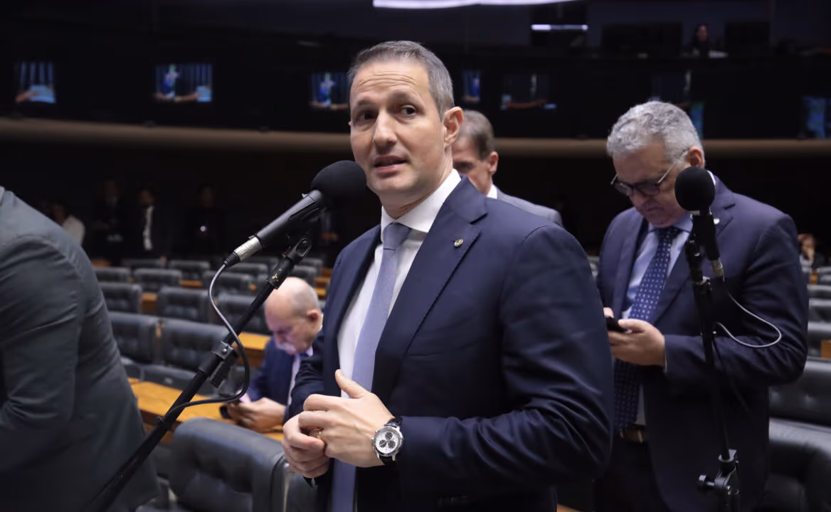 Crusoé: Derrite empata com lulistas na disputa ao Senado em SP, aponta Realtime