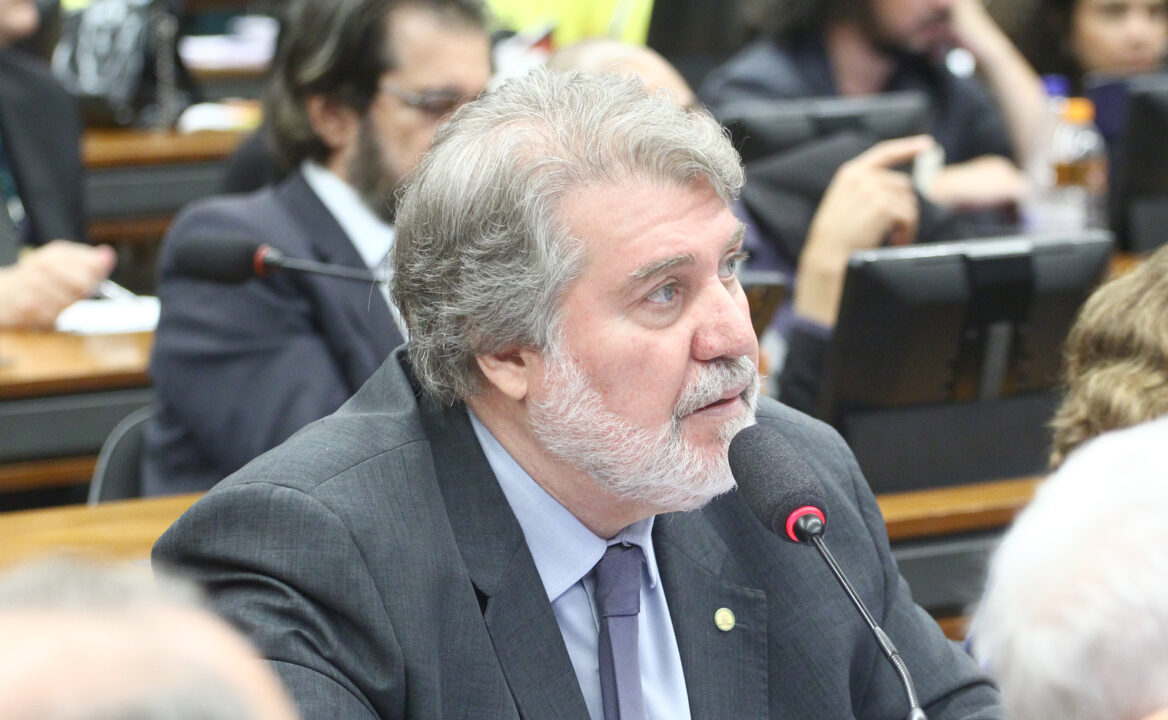 “Não se pode pegar uma criança e botar num presídio”, diz deputado sobre maioridade penal