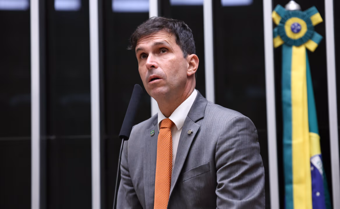 Deputado chama aprovação da PEC do fim da escala 6×1 de “irresponsável”