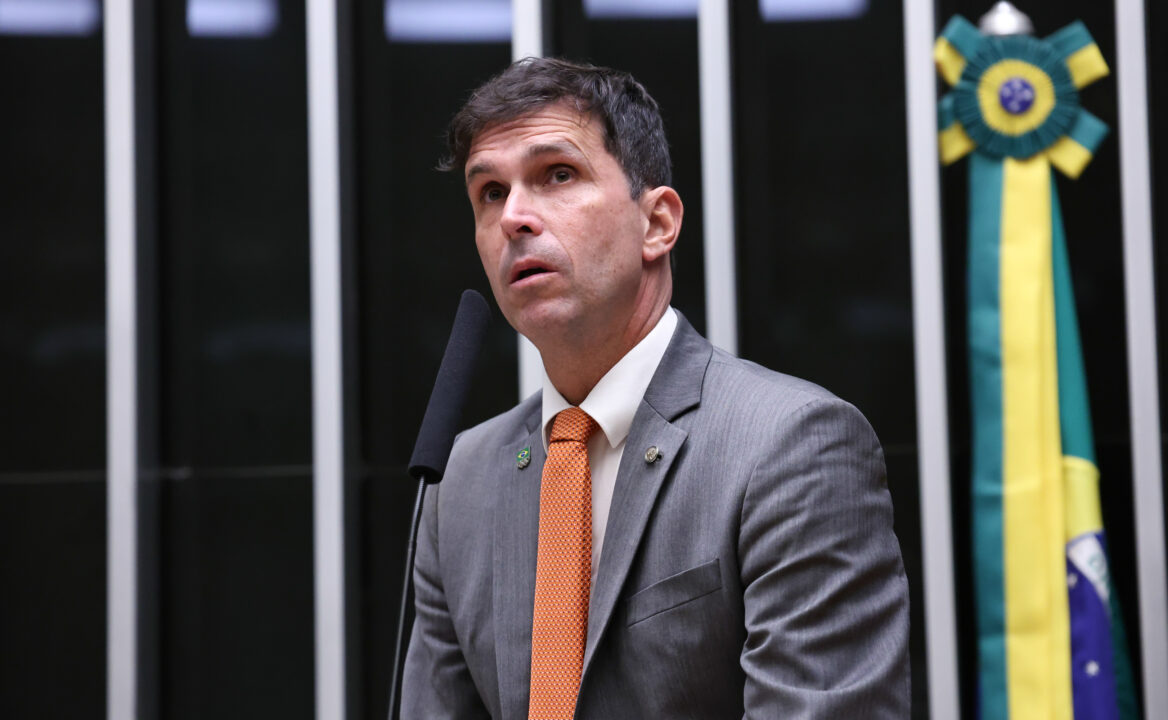 Deputado chama aprovação da PEC do fim da escala 6×1 de “irresponsável”