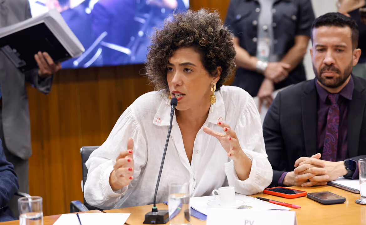 Misoginia só retorna para a pauta da Câmara em julho, afirma deputada