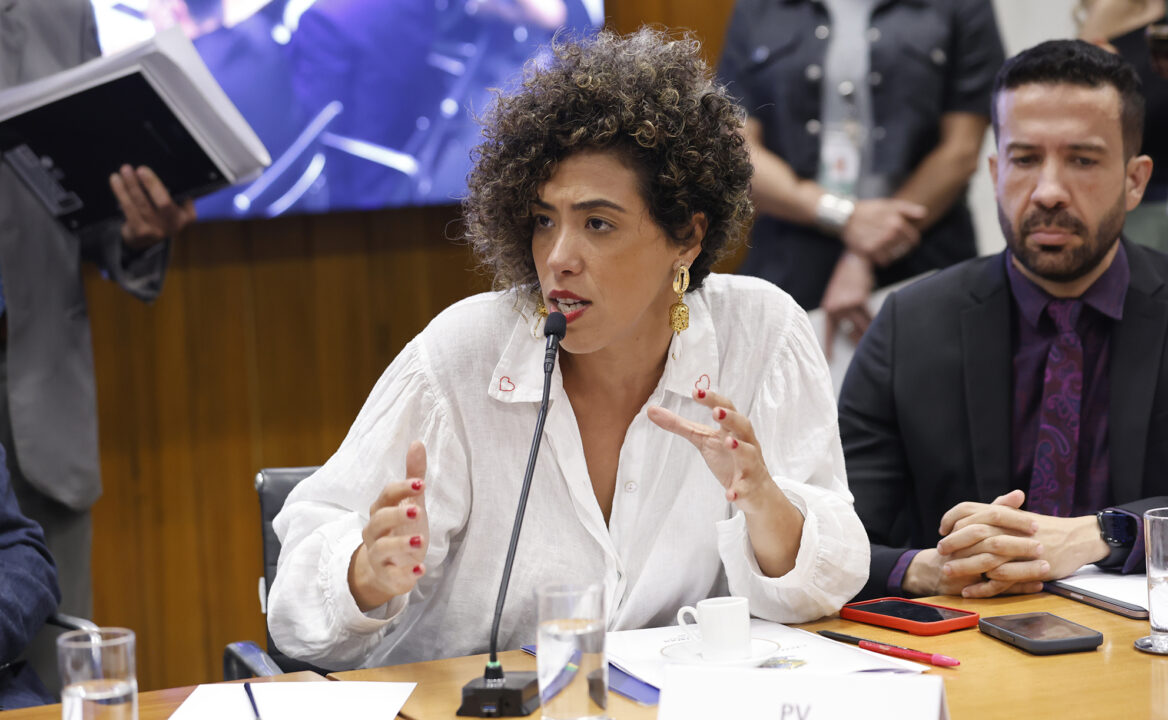 Misoginia só retorna para a pauta da Câmara em julho, afirma deputada