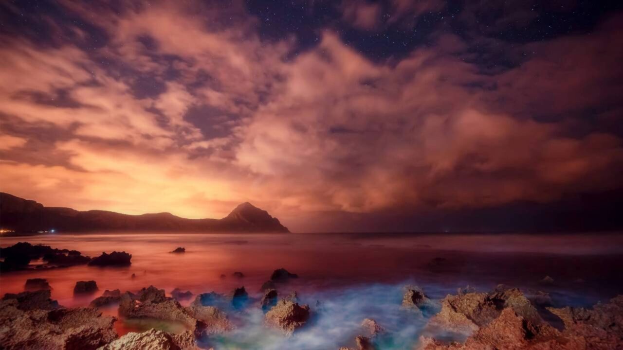 Há mais de 400 anos, marinheiros relatam áreas do Oceano Índico brilhando em um branco fantasmagórico até o horizonte, um fenômeno que satélites finalmente conseguiram registrar