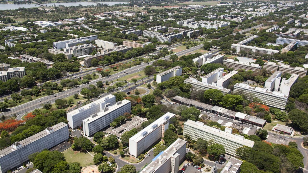 Brasilia - A cidade brasileira construída do nada em quatro anos impressiona com arquitetura mundialmente reconhecida, maior PIB per capita do país e natureza preservada dentro da área urbana